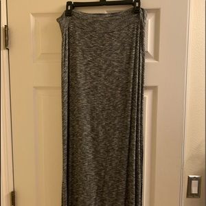 Women’s large soft stretch long skirt with side slit